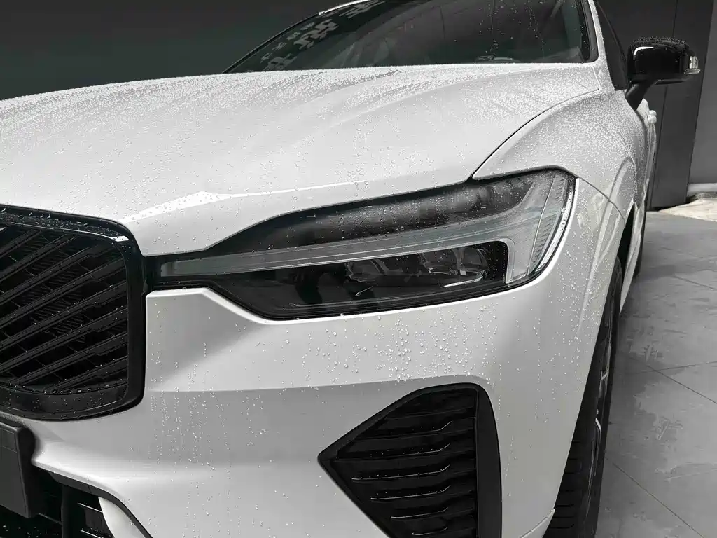 Volvo XC60 — фото 11