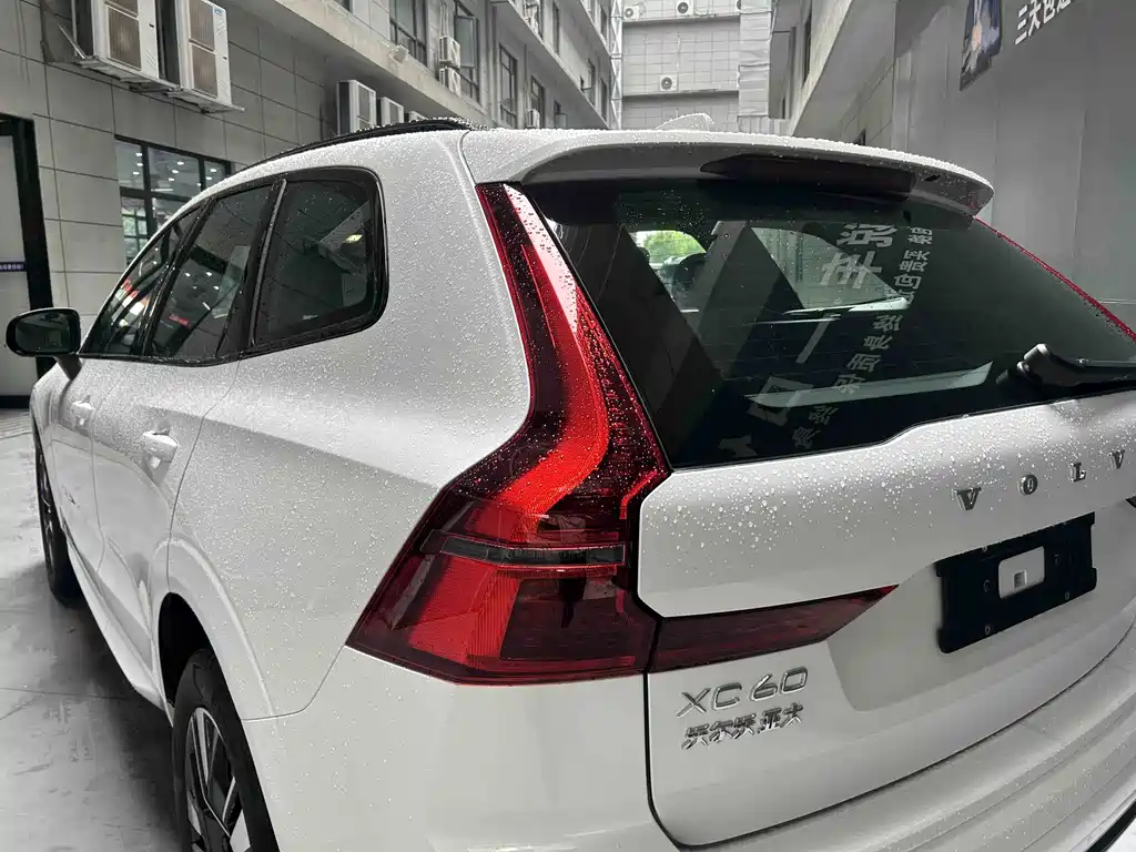 Volvo XC60 — фото 13