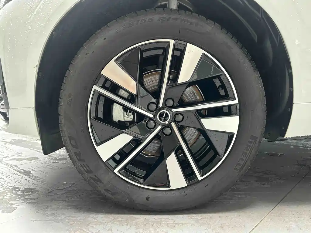 Volvo XC60 — фото 14