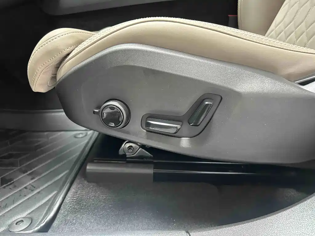Volvo XC60 — фото 20