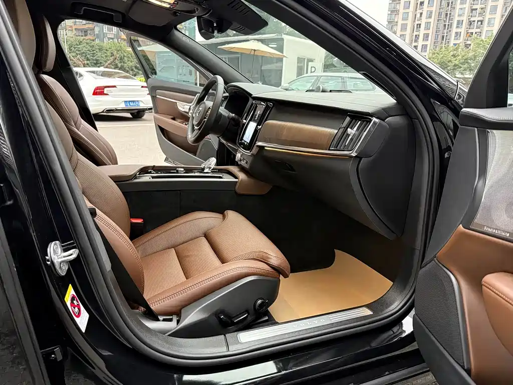 Volvo S90 — фото 15