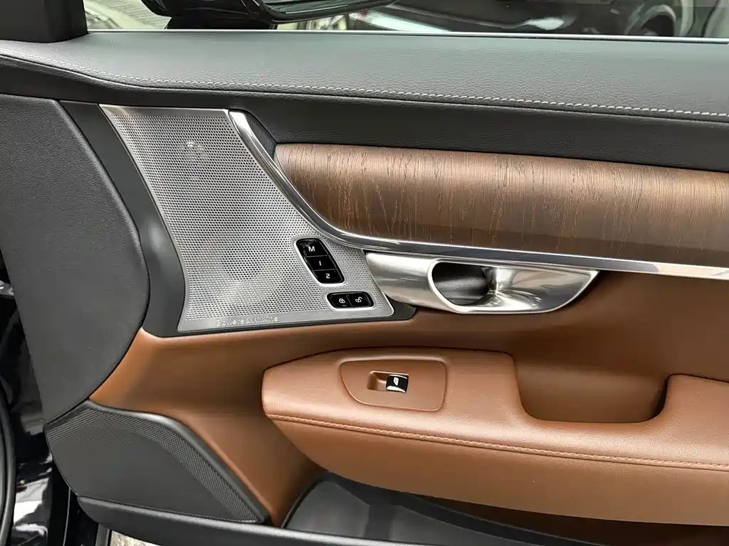 Volvo S90 — фото 17