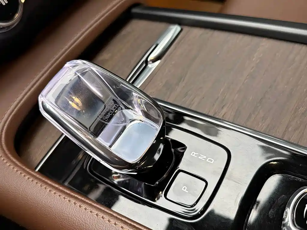 Volvo S90 — фото 22