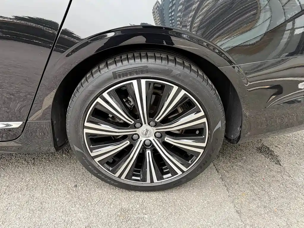 Volvo S90 — фото 23