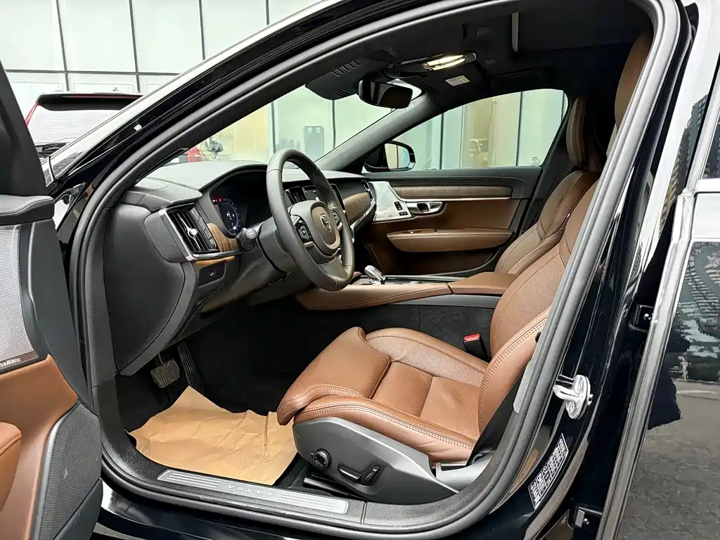 Volvo S90 — фото 8