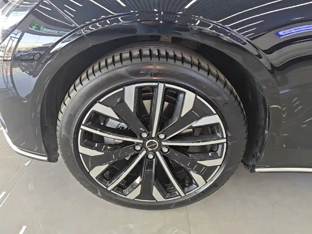 Volvo S90 — фото 23