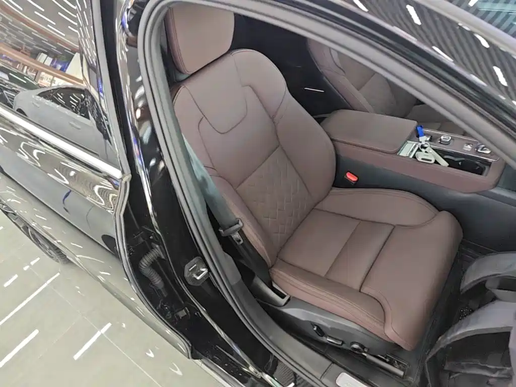 Volvo S90 — фото 25