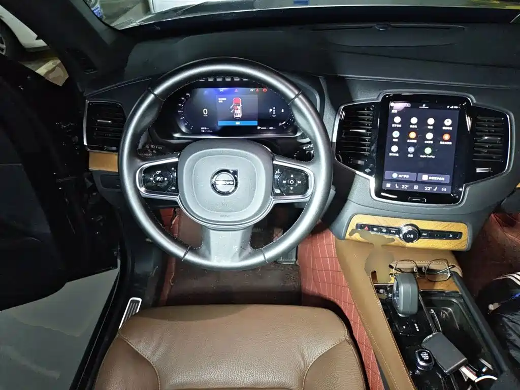 Volvo XC90 — фото 13