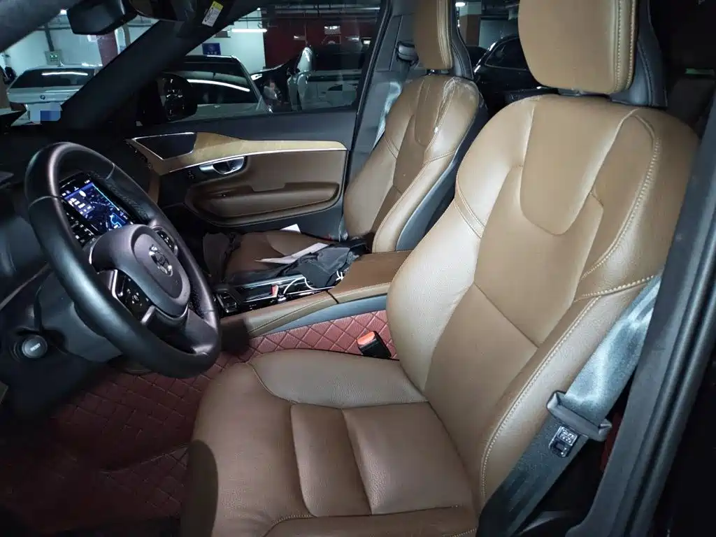 Volvo XC90 — фото 18