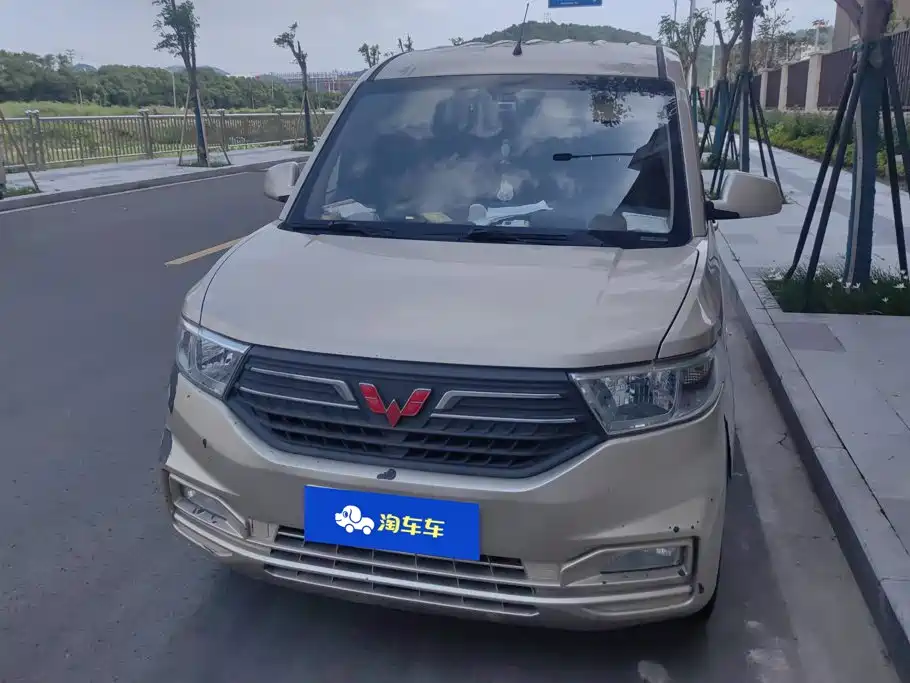 Wuling Hongguang V — фото 2