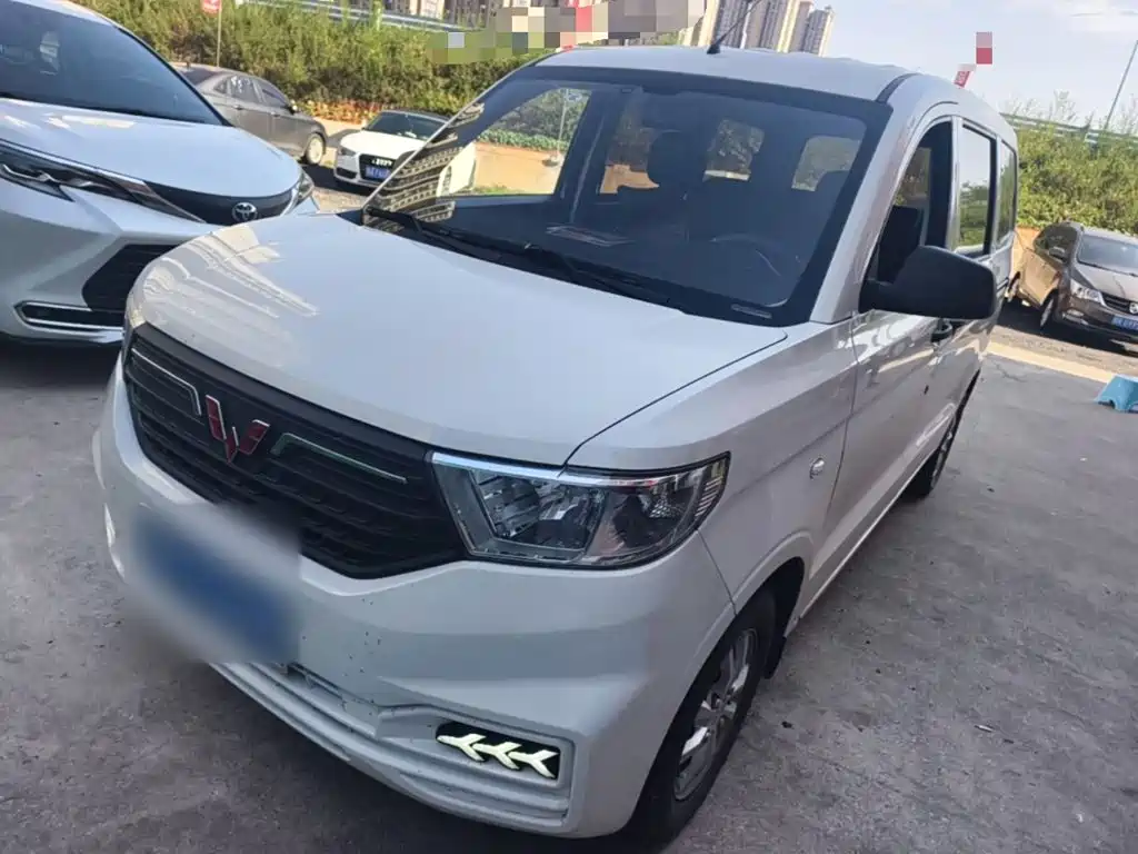 Wuling Hongguang V — фото 2