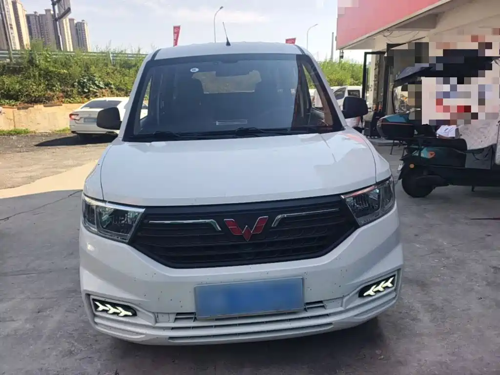 Wuling Hongguang V — фото 3