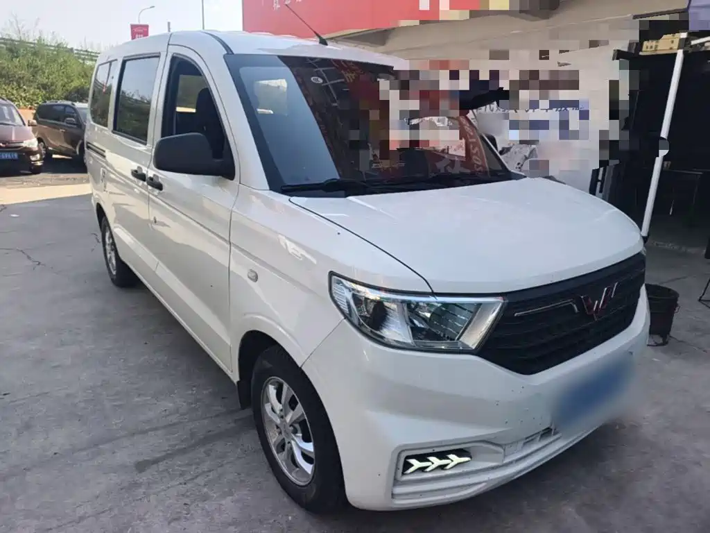 Wuling Hongguang V — фото 4