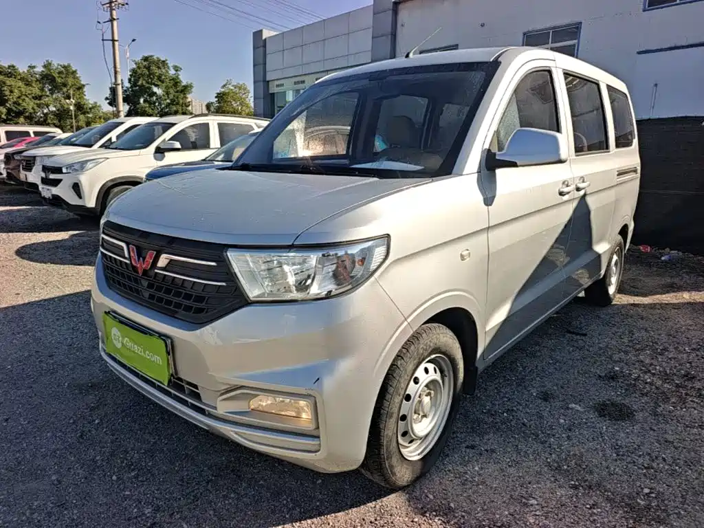 Wuling Hongguang V — фото 2