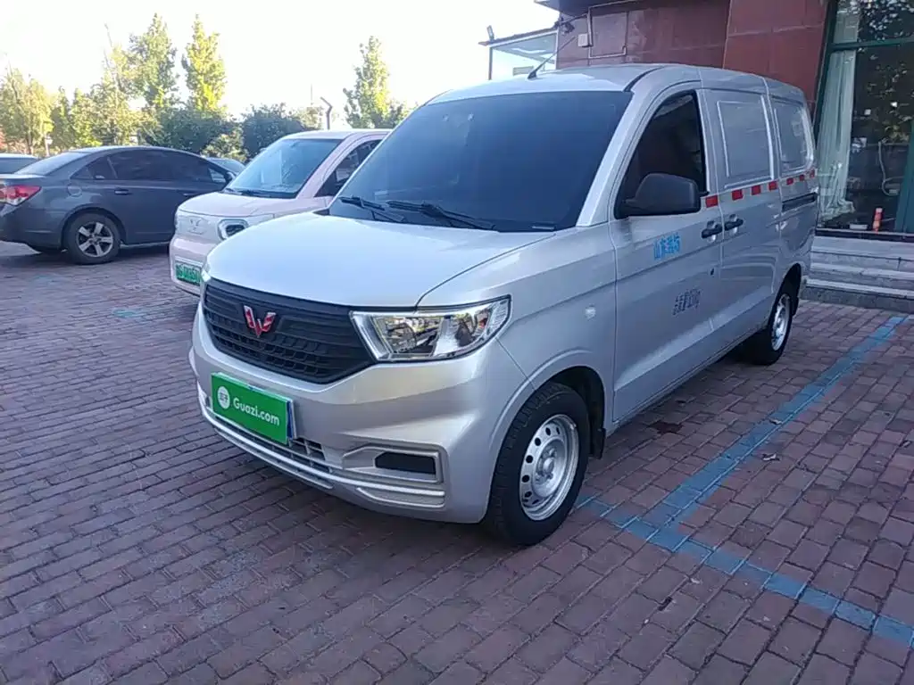Wuling Hongguang V — фото 2