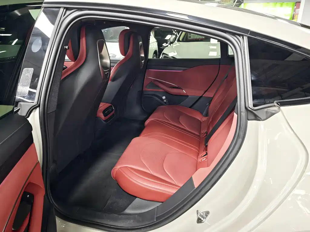 Xiaomi SU7 — фото 9