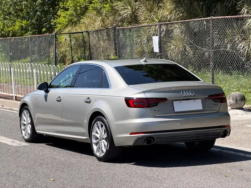 Audi A4L — фото 8