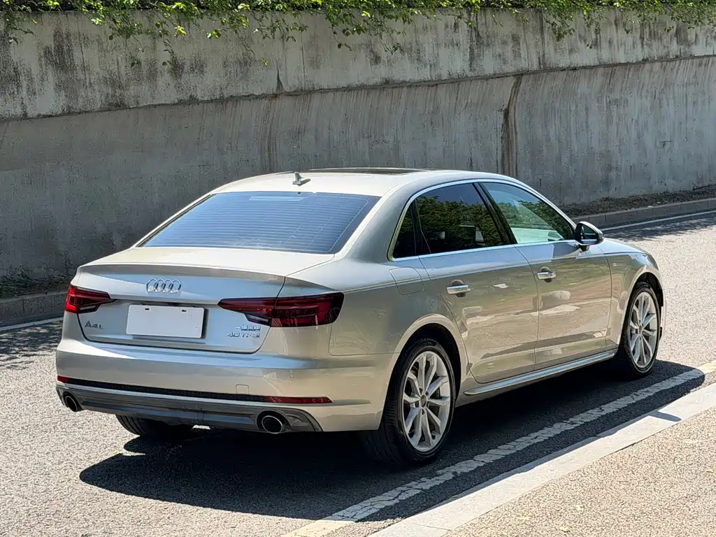 Audi A4L — фото 9