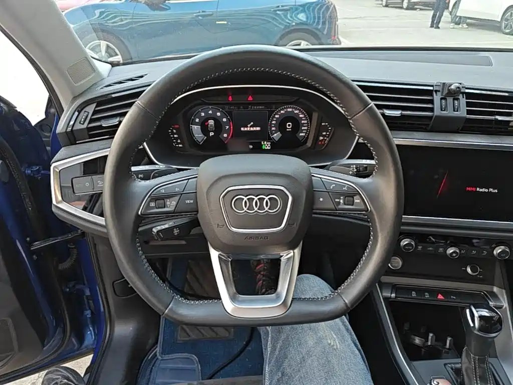 Audi Q3 — фото 11