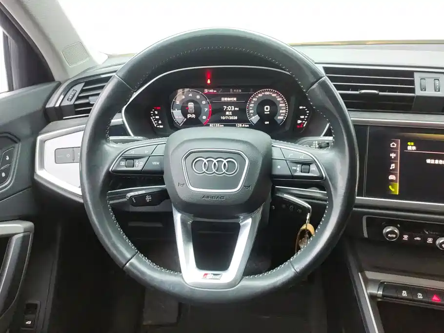 Audi Q3 — фото 15