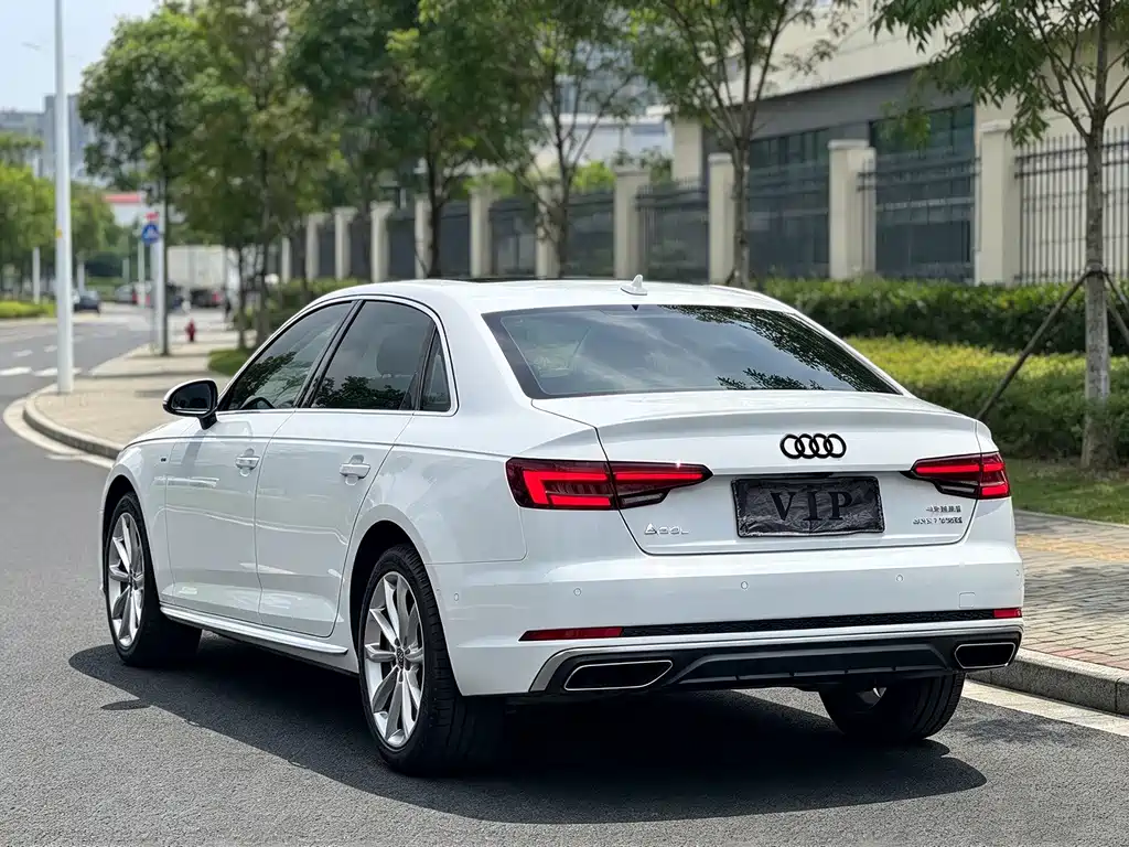 Audi A4L — фото 9