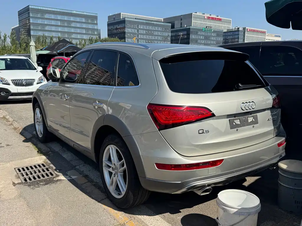 Audi Q5 — фото 15