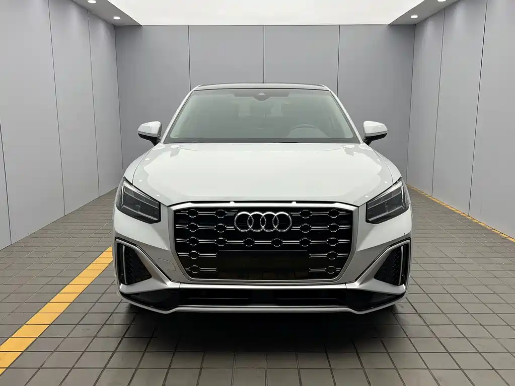 Audi Q2L — фото 2