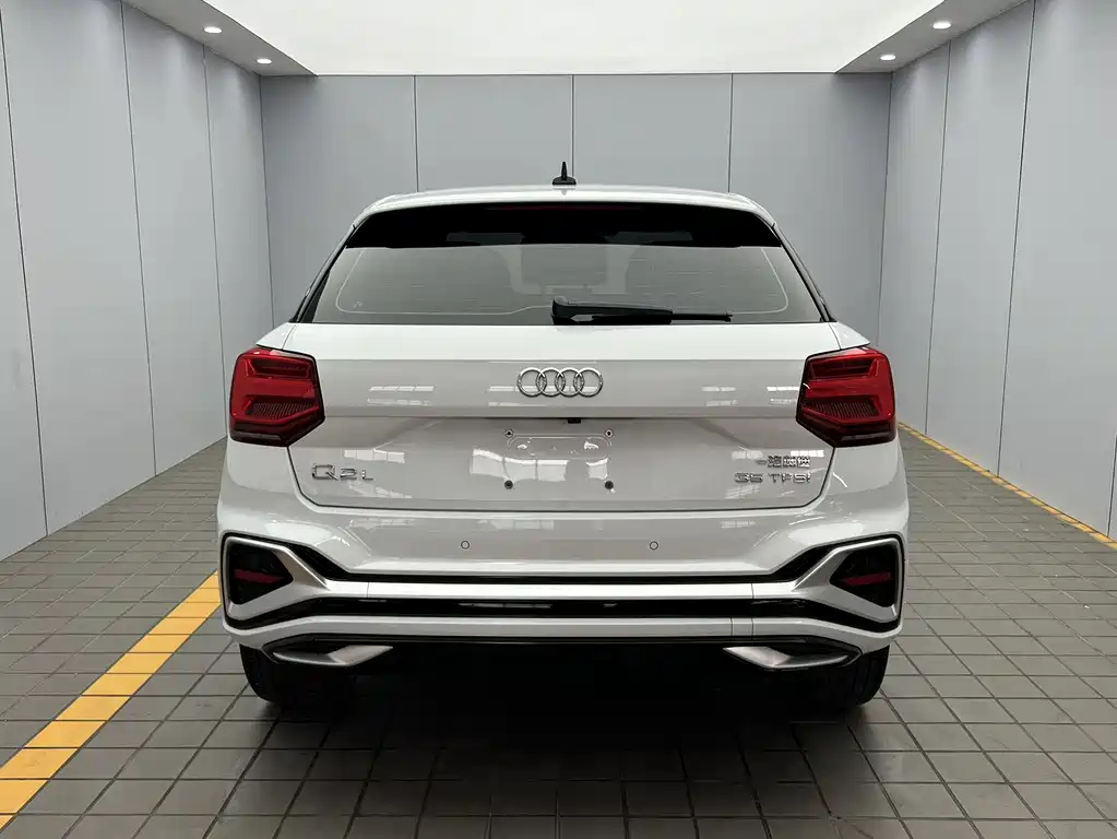 Audi Q2L — фото 5