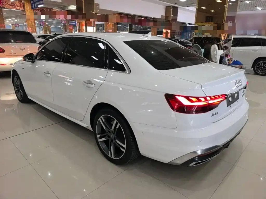 Audi A4L — фото 5