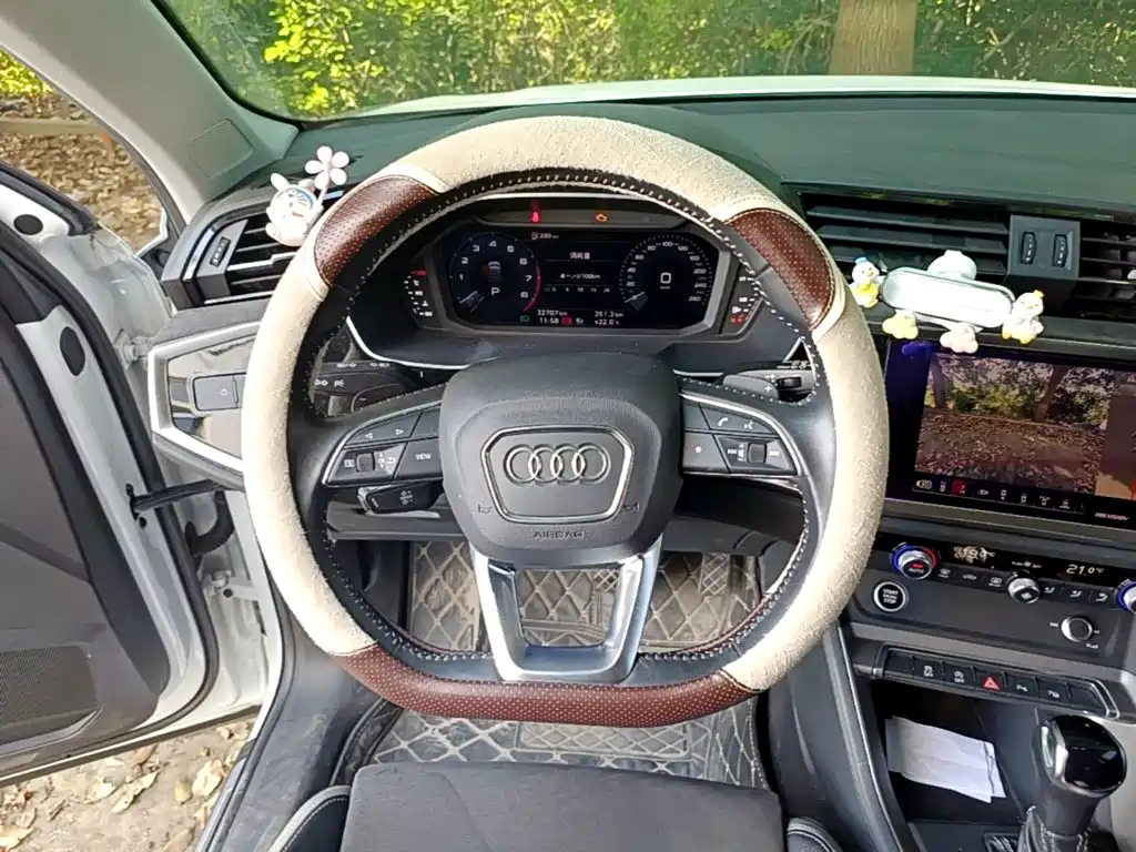 Audi Q3 — фото 11