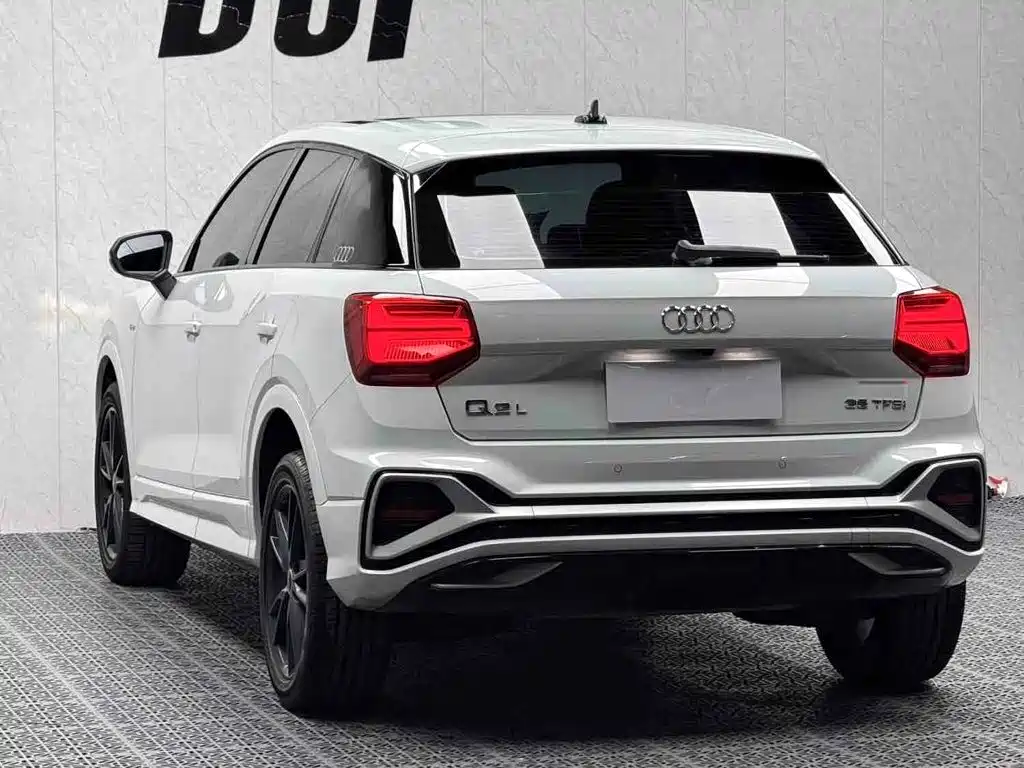 Audi Q2L — фото 7