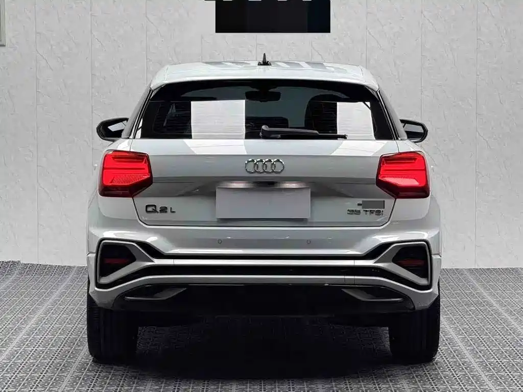 Audi Q2L — фото 8