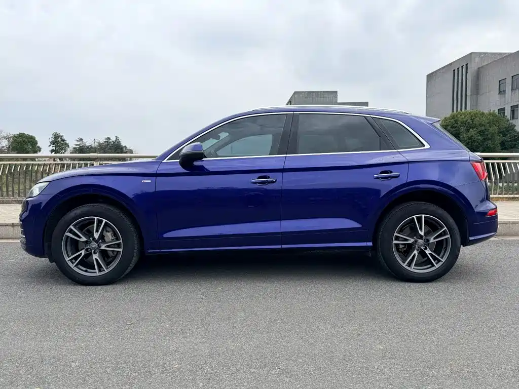 Audi Q5L — фото 2