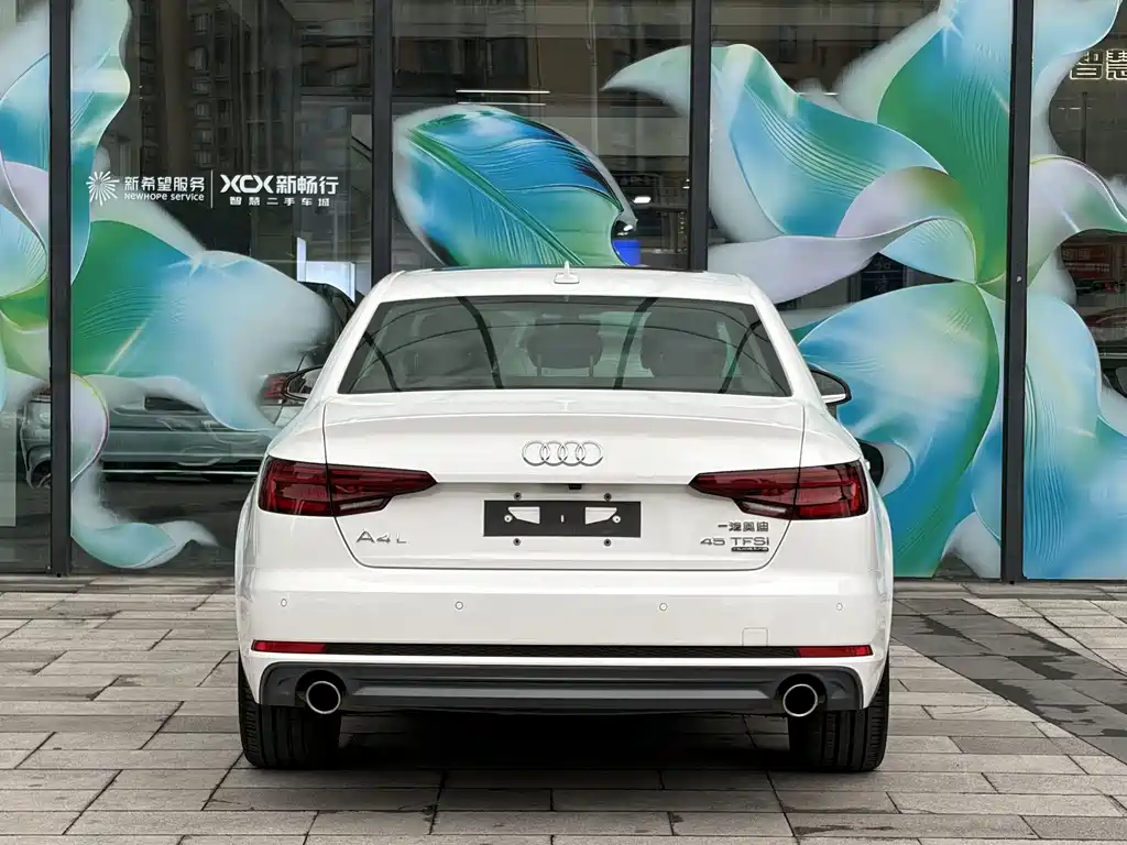 Audi A4L — фото 5