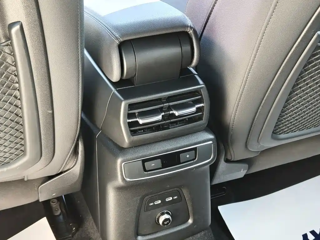 Audi Q4 e-tron — фото 14