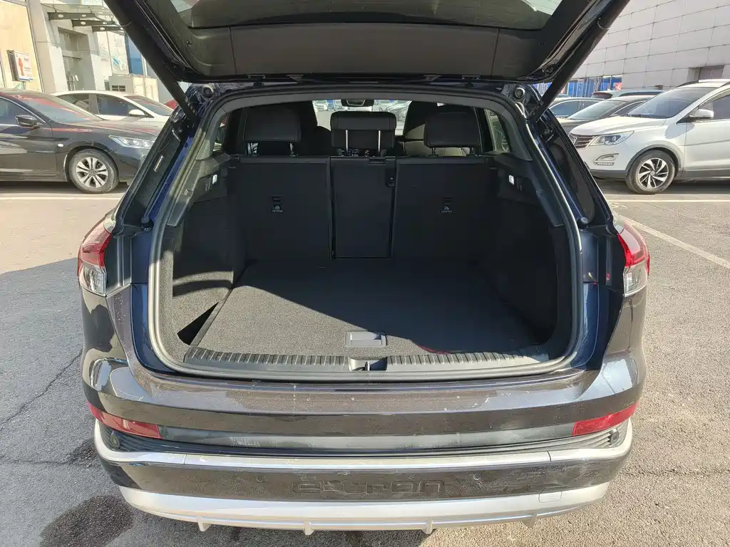 Audi Q4 e-tron — фото 15