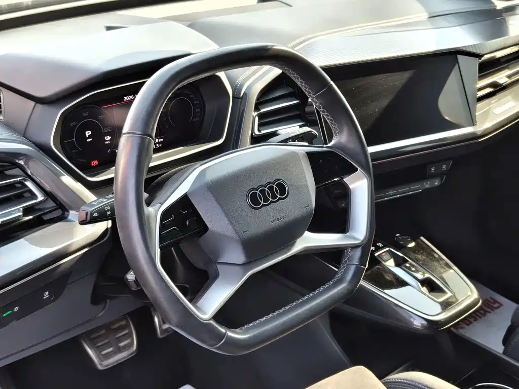 Audi Q4 e-tron — фото 8