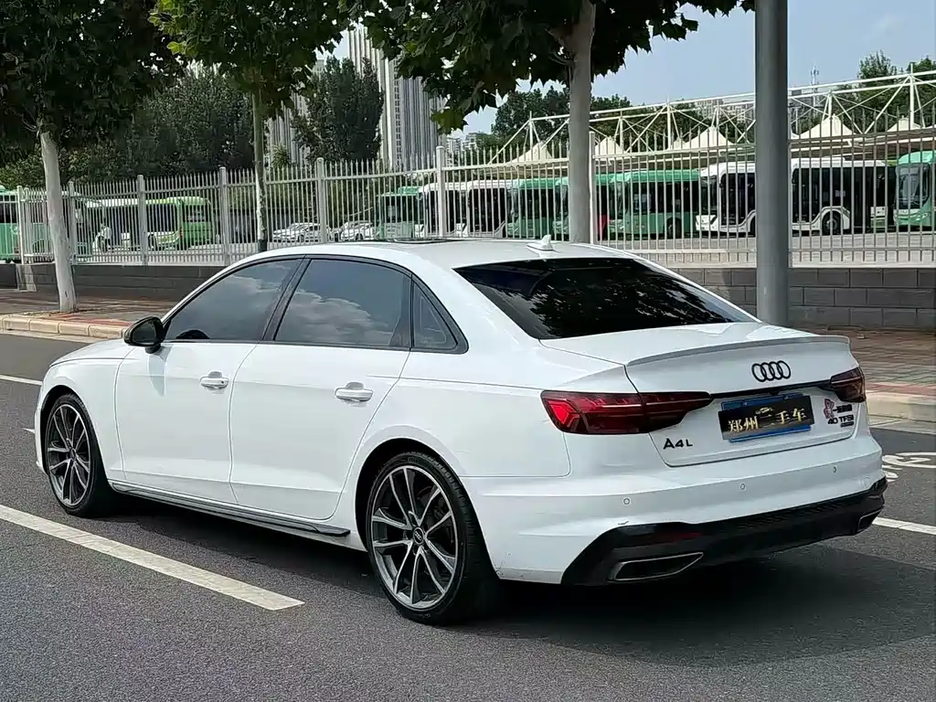 Audi A4L — фото 21