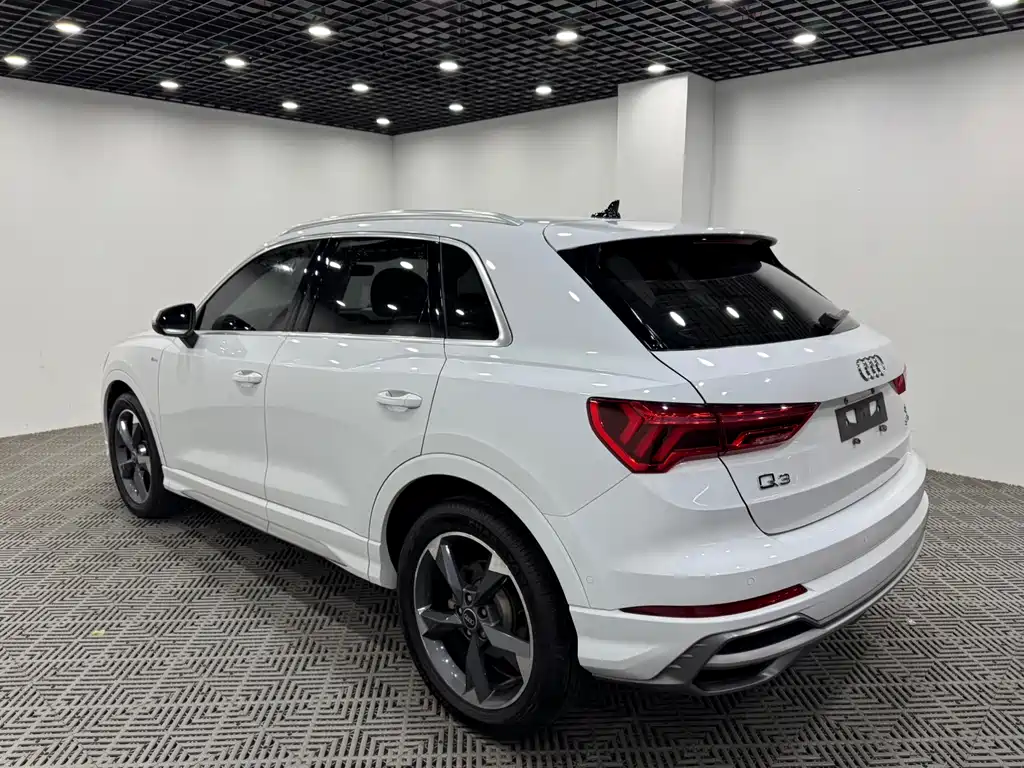 Audi Q3 — фото 9
