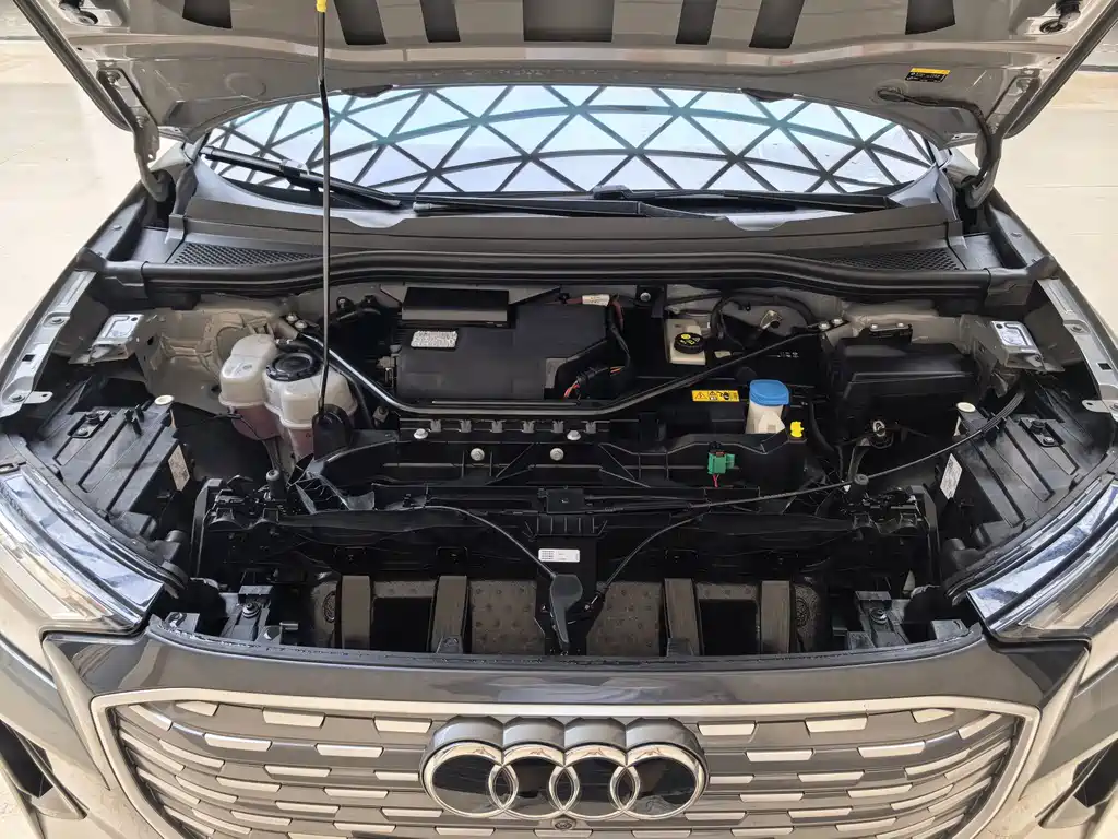 Audi Q4 e-tron — фото 8