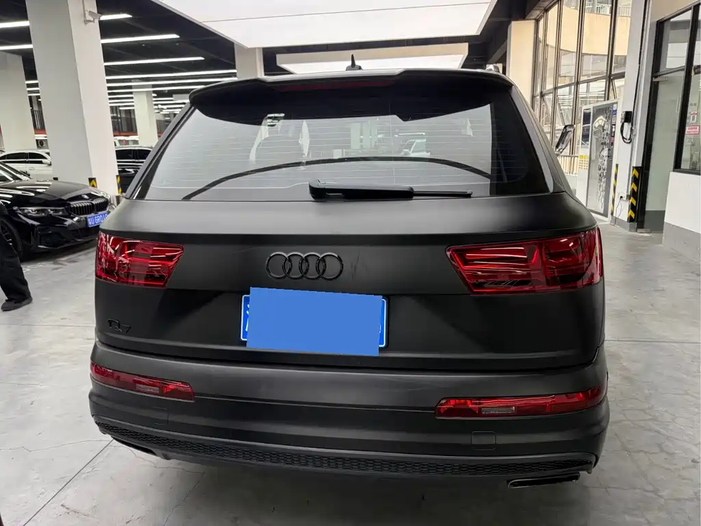Audi Q7 — фото 11