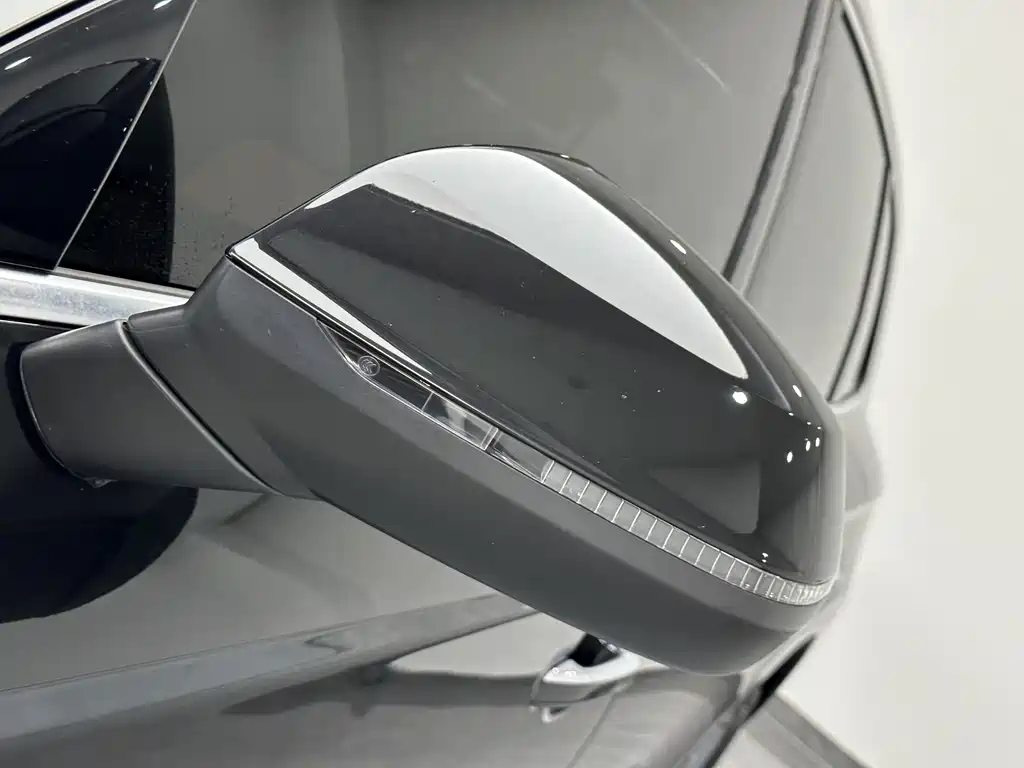 Audi Q5L — фото 22
