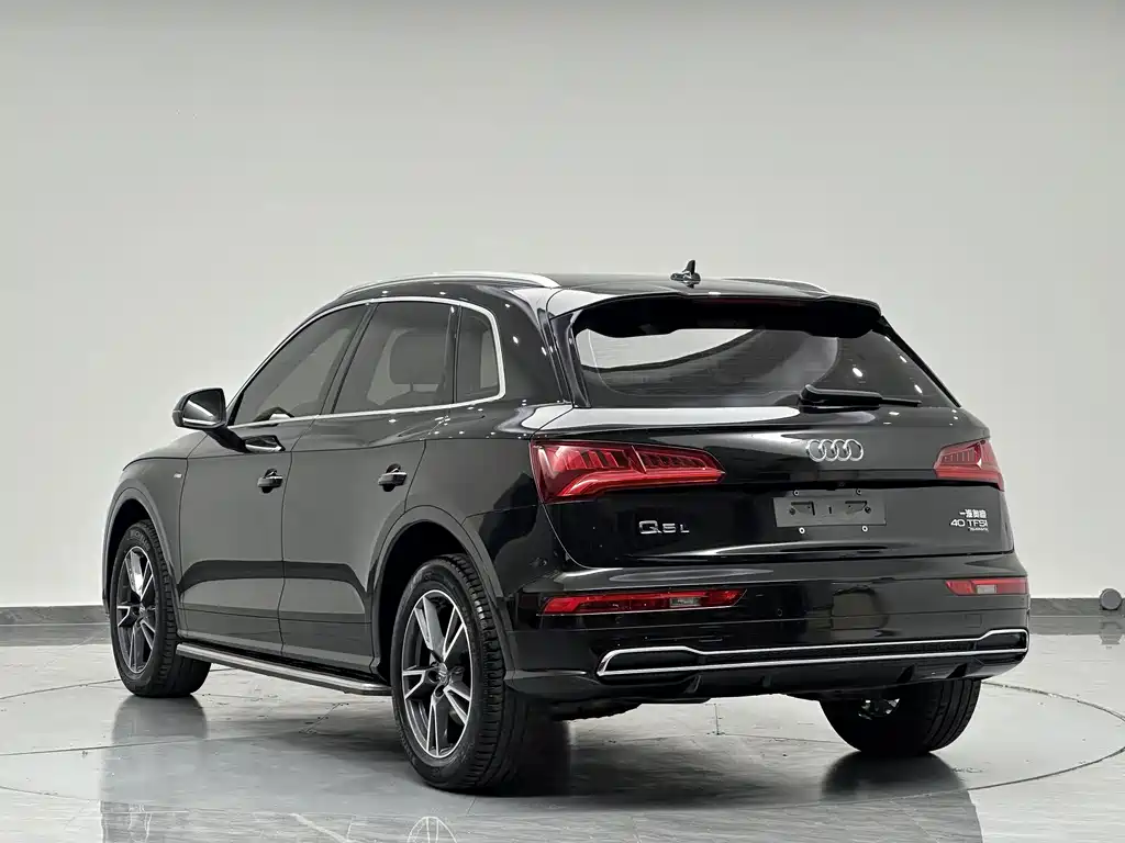 Audi Q5L — фото 7