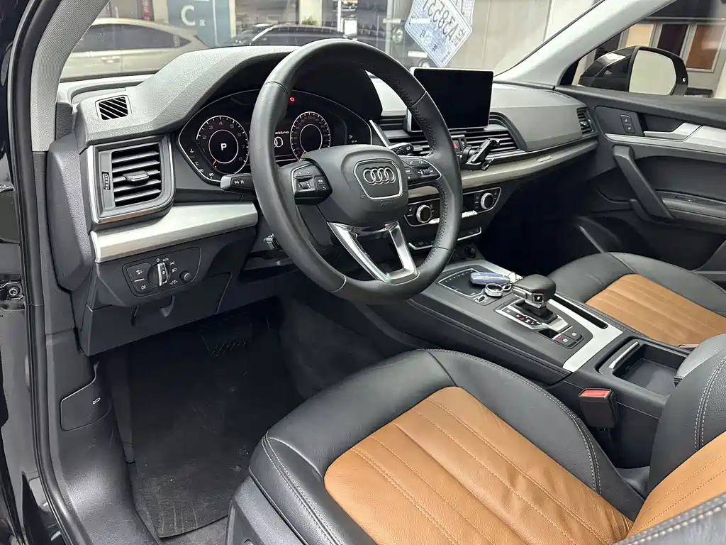 Audi Q5L — фото 10
