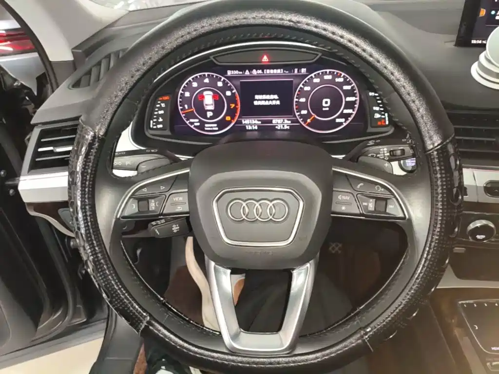 Audi Q7 — фото 11