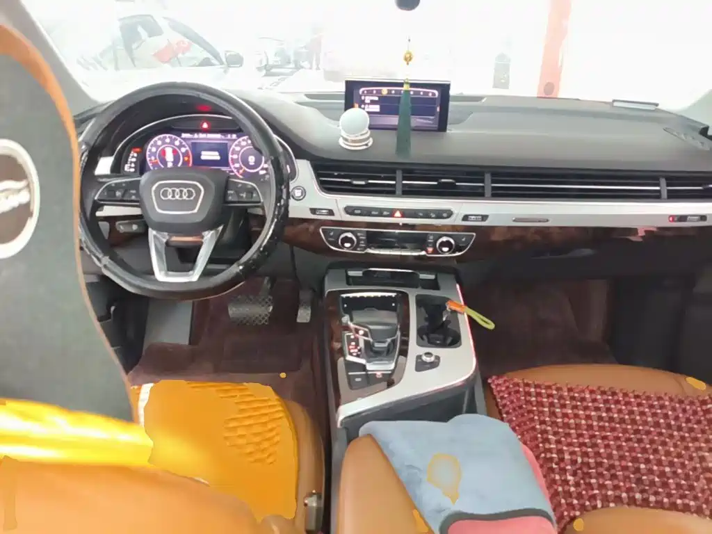 Audi Q7 — фото 10