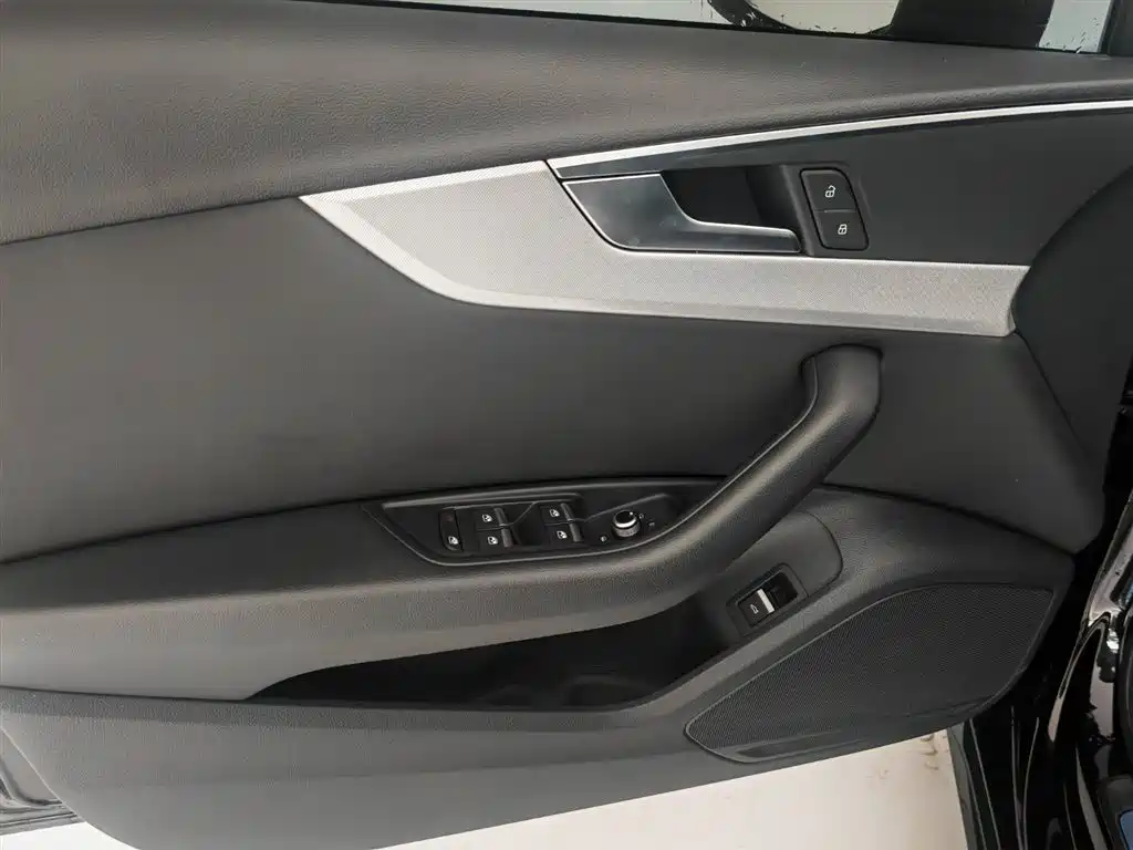 Audi A4 (Import) — фото 9