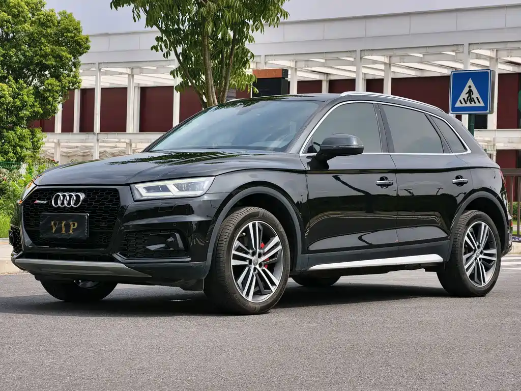 Audi Q5L — фото 34