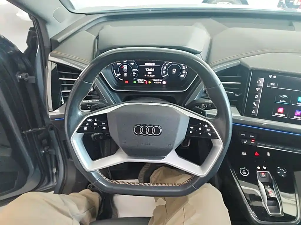 Audi Q4 e-tron — фото 11