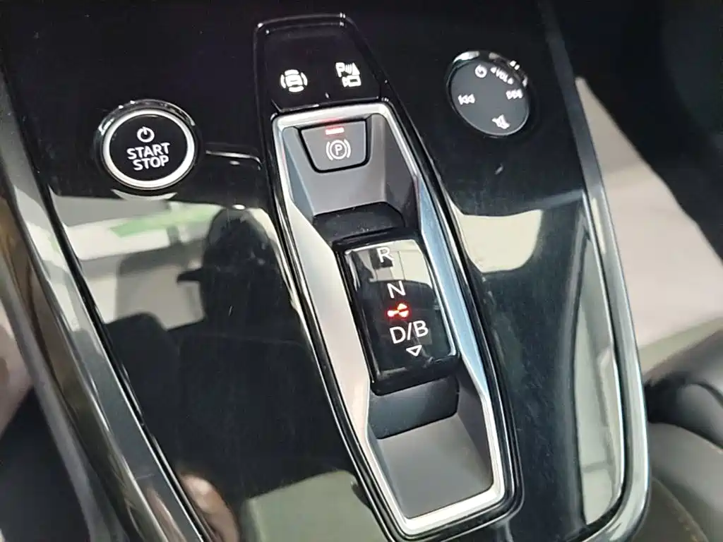 Audi Q4 e-tron — фото 14
